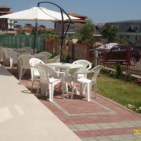 Guest house Kozarov Family
